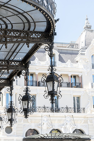 Lamps outside the entrance to the Monte Carlo Casino with the entrance to Hôtel de Paris Monte-Carlo in the background | Cattie Coyle Photography